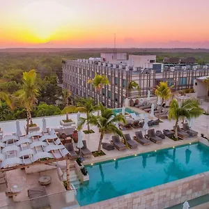Motto By Hilton **** טולום