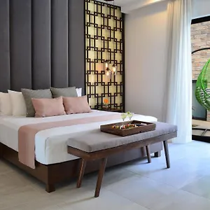 Elements Boutique **** טולום